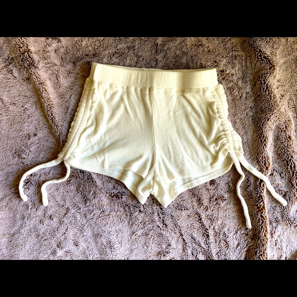 ✨Lulu’s Ruched Booty Shorts✨ - Picture 3 of 4